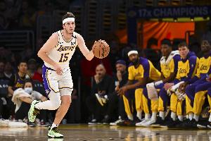 外线没手感&amp;防守被点名！里夫斯全场16中7&amp;三分6中1拿到18+6+4