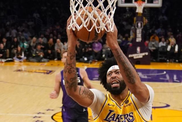 开云APP-全面压制处处拿捏 浓眉生涯对上小萨8战全败