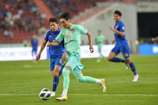 开云APP-幸亏有他！管住暴脾气的韦世豪爆了泰国防线