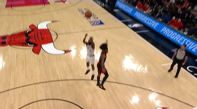 开云-没谱！哈登正面迎着防守强投 三不沾直接扔出界了