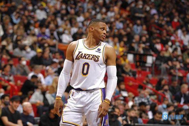 开云体育APP下载-历史三双王或打替补 湖人已考虑今夏送走韦少
