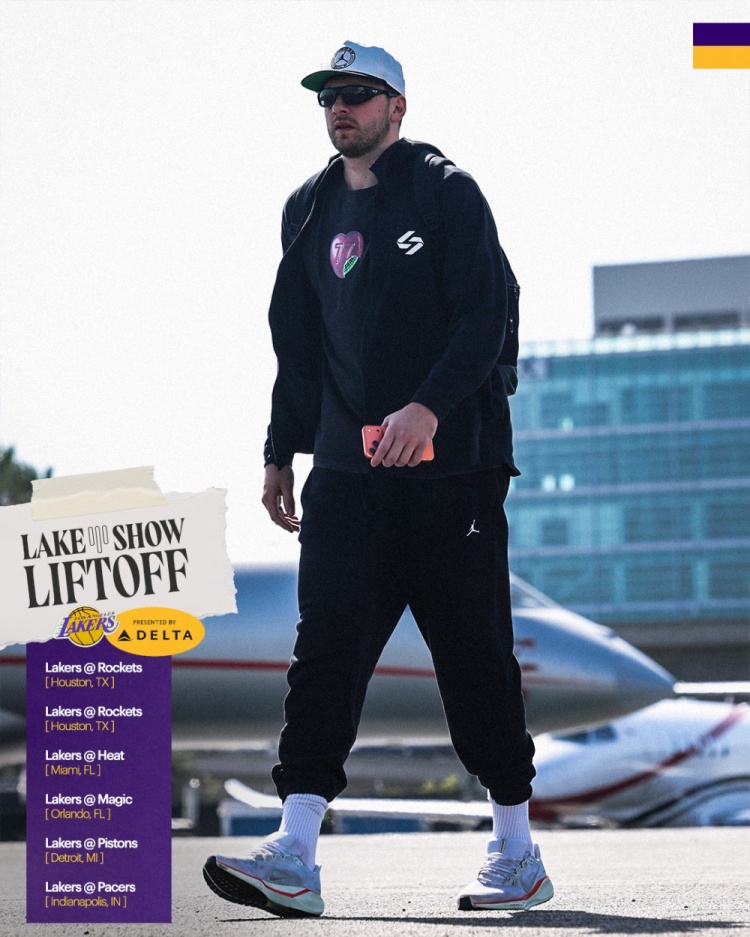 开云-开启六连客！湖人官推晒客场之旅登机照：出差